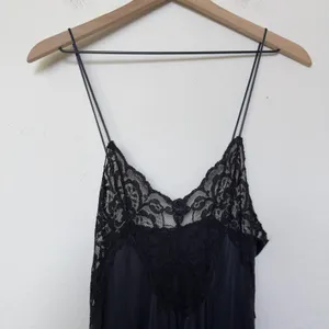Val‎ Mode Womens Nightgown Medium Black Lace Trim Rose Accent Midi Slip Dress thumbnail 12