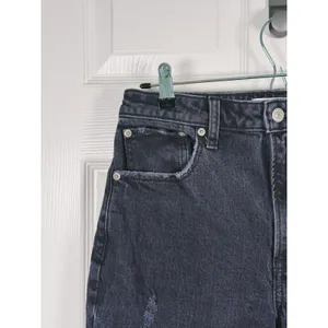 Abercrombie & Fitch Curve Love Mom High Rise Jeans Size 28 (6) Black Grunge Edgy thumbnail 9