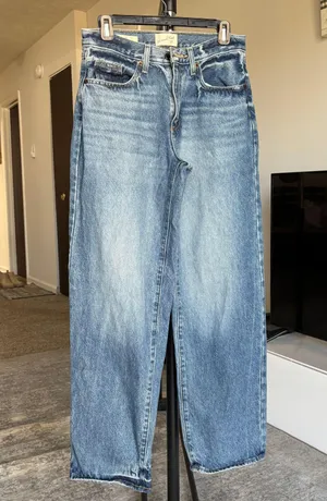 Universal Threads Women’s 90’s Baggy De Los 90 Size 0/R thumbnail 1