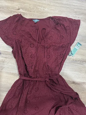 Women’s Eyelet Tie-Waist Dress - Burgundy thumbnail 2