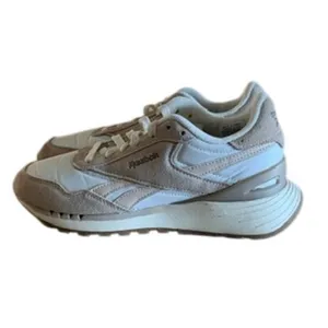 Reebok Classic Leather Beige White Sneakers Women’s Size 6 Retro thumbnail 4