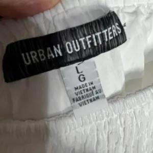Urban Outfitters Women's White‎ Aubrey Off-The-Shoulder Mini Dress Size Large thumbnail 4