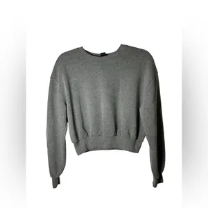 Wild Fable‎ Gray Cropped Crewneck Sweatshirt Women’s Medium Fleece Pullover thumbnail 2