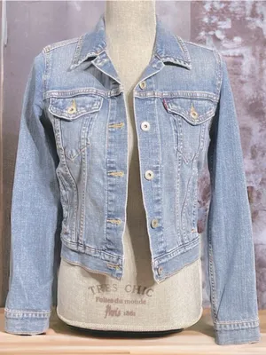 Levi's Original Trucker Jacket 
Medium Wash size Small thumbnail 4