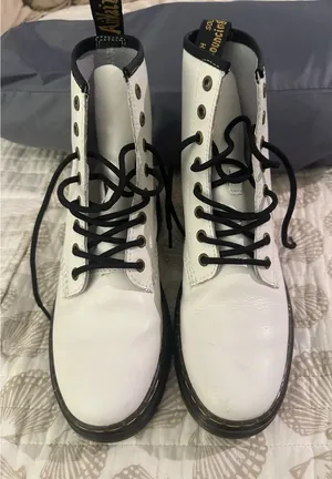 Dr. Martens Boots 101 YS Casual Lace-Up Ankle Smooth White Leather Womens Size 7 thumbnail 1