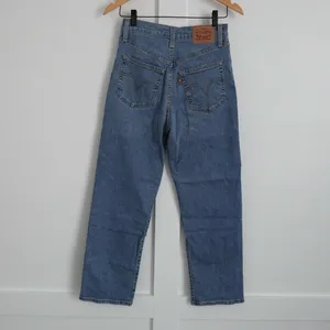 Levi’s Ribcage Straight Ankle Jeans thumbnail 5