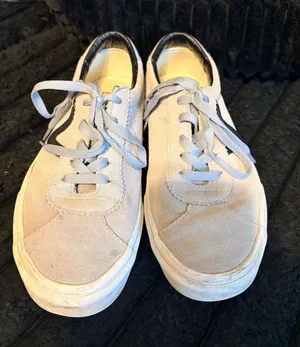 Vans Suede Low-Top Sneakers in Light Beige with Black Accent thumbnail 1