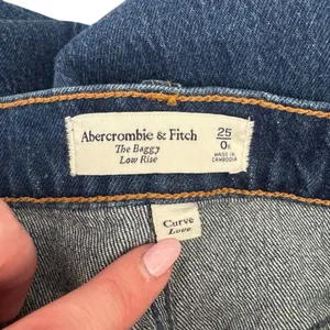 Abercrombie - Curve Love Mid Rise Baggy Jean Sz 32/14 thumbnail 7