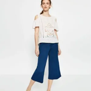 Zara White Cotton Lace‎ Cut Out Cold Shoulder Blouse Size XS thumbnail 4