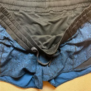 Lululemon Hotty Hot Short Black Blue 8 Women's Mini Park Lace Multi Black thumbnail 3