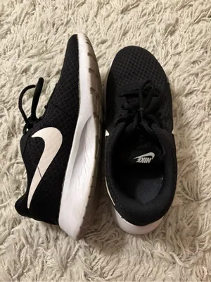 Nike Tanjun Sneakers Women’s Black & White Athletic Running Shoes Size 6.5 thumbnail 3