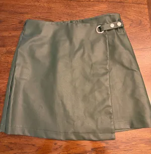 Francesca's Green Skirt thumbnail 1