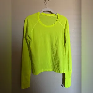 Lululemon Swiftly Tech Long Sleeve Shirt 2.0 *Race Length Sz 10 Highlight Yellow thumbnail 3