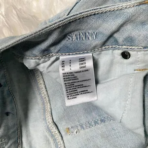 AMERICAN EAGLE LIGHT DENIM DISTRESSED SKINNY JEANS BASIC CASUAL NORMCORE GRUNGE thumbnail 2