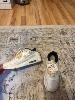 Nike shoes thumbnail 2