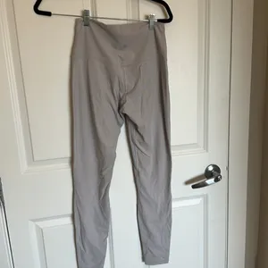 Lululemon align high rise off white pant 28 inches thumbnail 3