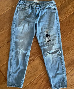 Abercrombie & Fitch Boyfriend Jeans Women’s Size 6R Mid Rise Distressed Denim thumbnail 1