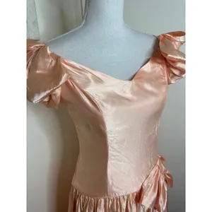 Vintage 80s Peach Satin Prom Dress ILGWU Drop Waist Puff Sleeve Bow Hi Low thumbnail 3