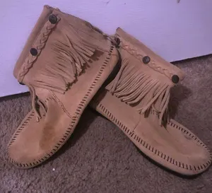 Minnetonka size 7 light brown moccasins thumbnail 1