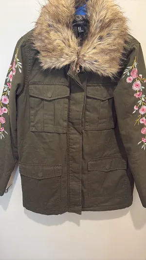 Embroidered Floral Green Jacket with Faux Fur Collar thumbnail 2
