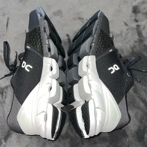 On Cloudflyer 4 Size 9.5 Men’s / 11 Women’s thumbnail 8