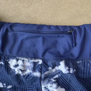 Oiselle Women's Blue/White Geometric Running Shorts Zip Pocket 2" Inseam thumbnail 4