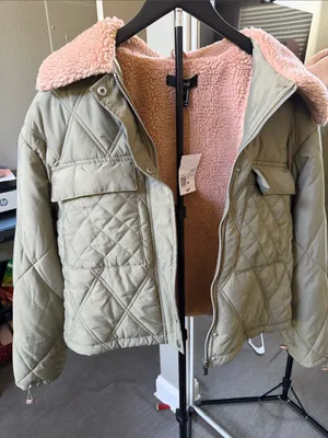 Forever 21 Olive Quilted Bomber Jacket with Pink Sherpa Collar thumbnail 4
