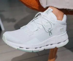 NEW ON Cloudnova, Women’s Size 6 White/White/green thumbnail 1