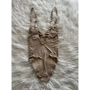 Skims Seamless Sculpt Low Back Thong Bodysuit Clay Size Large thumbnail 5