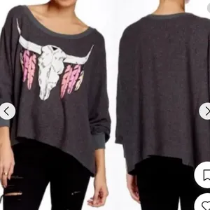 Wildfox Women's Medium Outlaw Feather‎ & Longhorn Oversized Pullover Sweater thumbnail 2