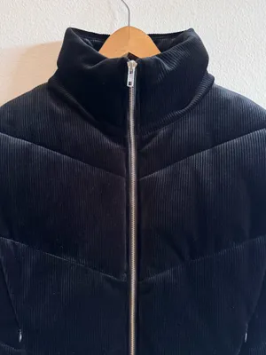 Alo Yoga Ribbed Velour Mountain Side Puffer Vest Small thumbnail 4