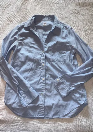Gap Fitted Button Down Shirt thumbnail 1