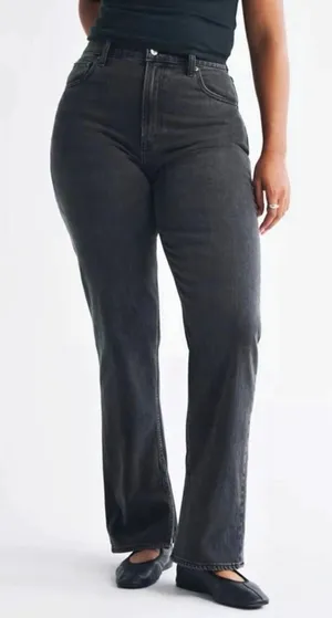 Abercrombie & Fitch Curve Love Ultra High Rise 90s Straight Jean thumbnail 1