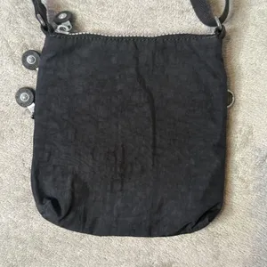 Kipling‎ Crossbody Bag Small Black Nylon Multi Zip Adjustable Strap Crinkled thumbnail 9