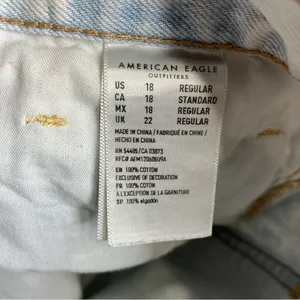 American Eagle Outfitters light‎ wash mom jeans distressed women’s size 18 thumbnail 7