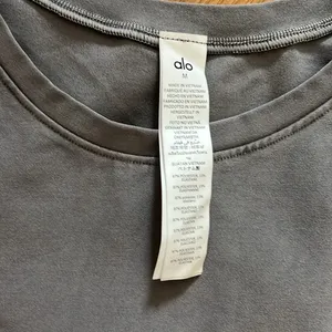 NWT - M - ALO Yoga Gray Fitted Crop T-Shirt thumbnail 2