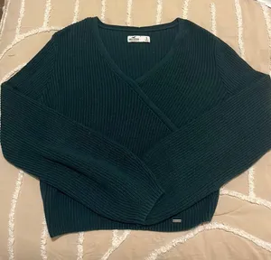 Hollister green  sweater thumbnail 1
