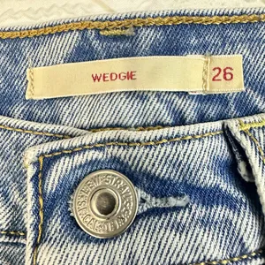 Levi's Premium Wedgie jeans button fly high waist size 26 thumbnail 3
