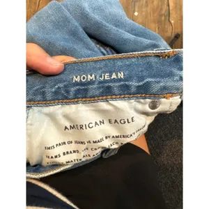 American Eagle distressed ripped knee Mom Jeans thumbnail 3