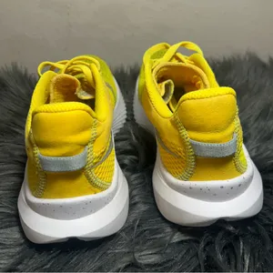 Saucony Kinvara 14 Running Shoes Yellow Mesh Silver Logo Sneakers Size 8.5 thumbnail 7
