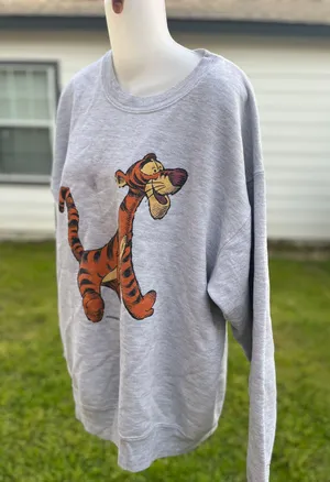 Disney s tigger Crewneck thumbnail 3