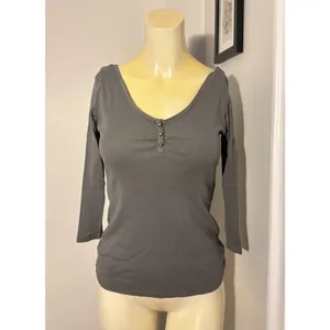 Guess size small grey long sleeve shirt v neck 3/4 sleeve 3 diamond rhinestones thumbnail 2