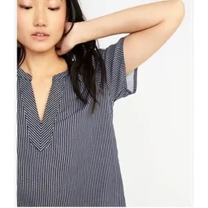 Old Navy Womens Large Navy Blue White Striped Short Sleeve V-Neck Rayon Blouse thumbnail 2