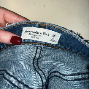 The Mom Short High-Rise Abercrombie Shorts thumbnail 4