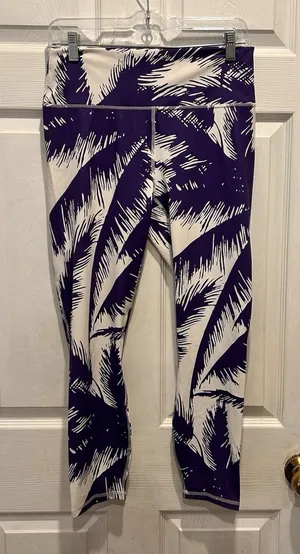 Fabletics‎ PureLuxe High Waisted Palm Leaf Print 7/8 Leggings Purple White L thumbnail 1