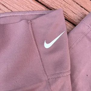 Nike Dri fit S hi waisted purple tone skinny leggings workout Athleisure fitness thumbnail 2