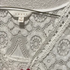Adiva White Lace V-Neck Blouse thumbnail 4