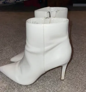 Booties thumbnail 1