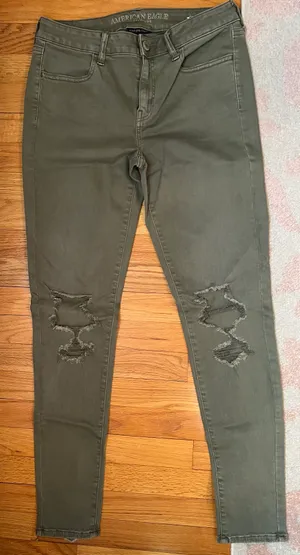 American Eagle Outfitters thumbnail 1