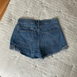 PACSUN High Rise Distressed Denim Medium Wash Relaxed Fit Mom Shorts Size 29 thumbnail 7
